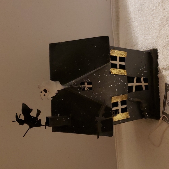 Adorable metal Haunted house - Picture 2 of 3